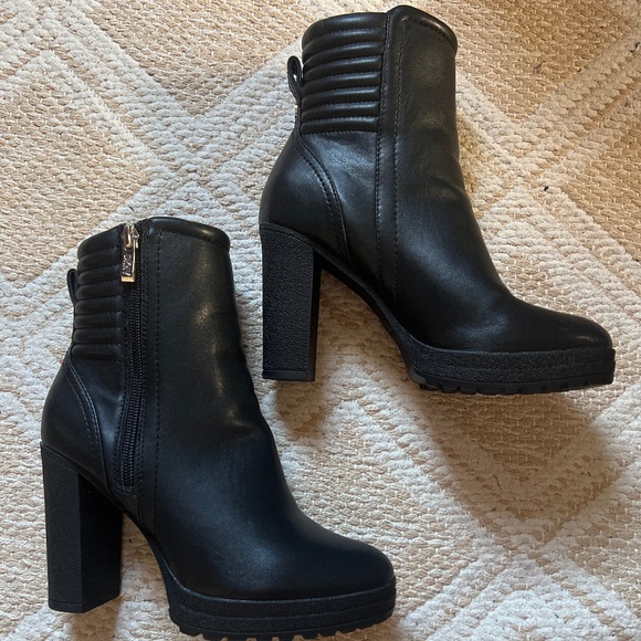 DKNY Platform Ankle Boots – Worn Once, Super Comfortable! - Picture 1 of 3